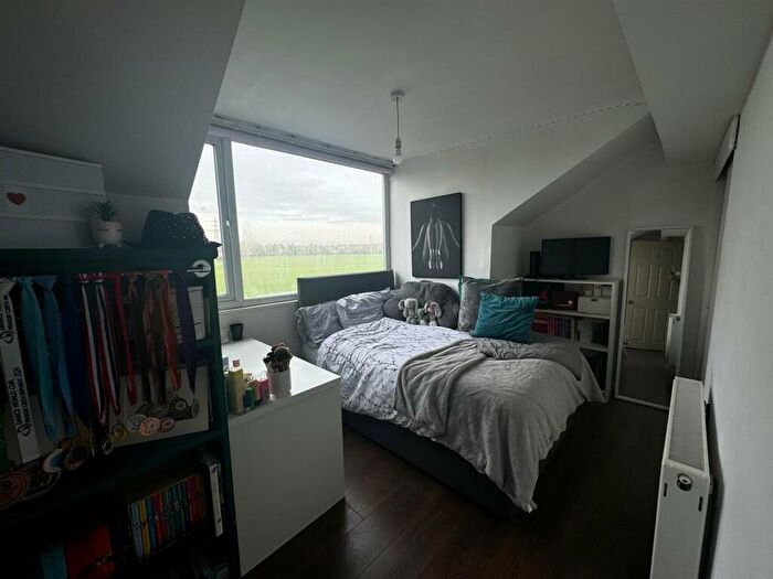 3 Bedroom Terraced House For Sale In Middleton Avenue, Rothwell, Leeds, LS26