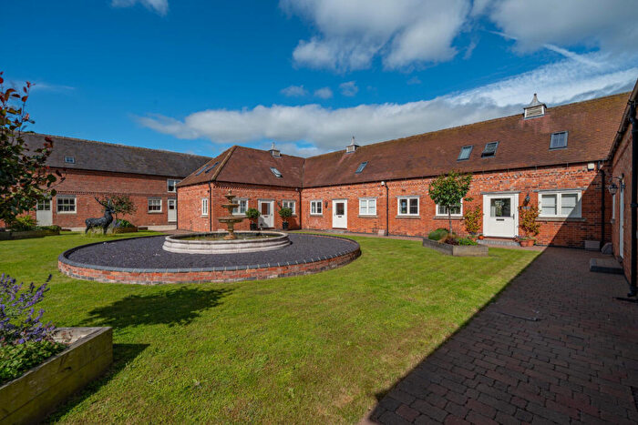 3 Bedroom Barn Conversion For Sale In Kingstanding, Needwood, Burton-on-Trent, DE13