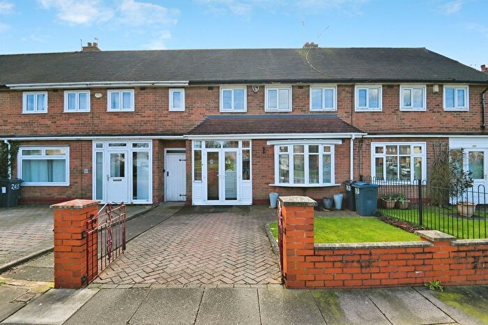 3 Bedroom Semi Detached House For Sale In Packington Avenue, Birmingham, B34