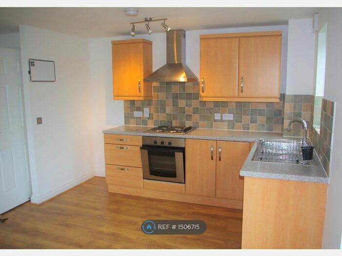 2 Bedroom Flat To Rent In Lawford Bridge Close, Rugby, CV21