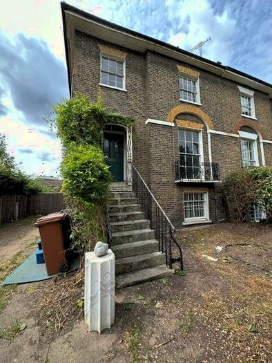 3 Bedroom Semi-Detached House To Rent In Stamford Grove West, London, N16