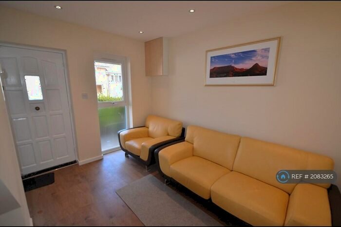 5 Bedroom Terraced House To Rent In Fladbury Crescent, Birmingham, B29