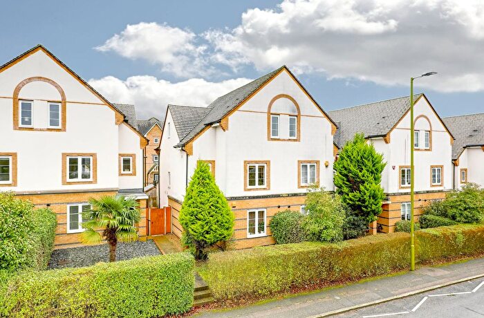 4 Bedroom Semi-detached House For Sale In Ware Road, Hertford, SG13