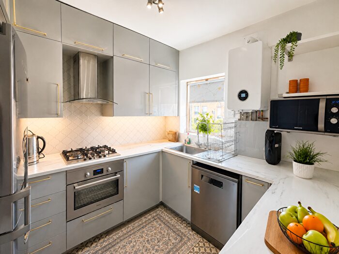 2 Bedroom Flat To Rent In Taywood Road, Northolt, UB5