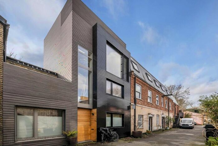 2 Bedroom House To Rent In Trafalgar Mews, Hackney Wick, E9