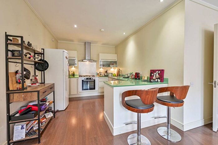 3 Bedroom Flat For Sale In Upper Richmond Road, Putney, London, SW15