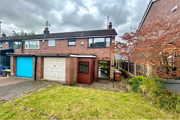 3 Bedroom Property To Rent In Schoolside Lane, Manchester, M24