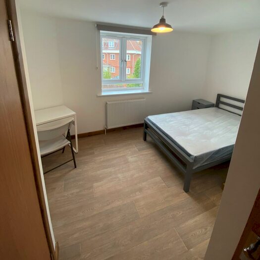 5 Bedroom Flat To Rent In Melton Crescent, Horfield, Bristol, BS7