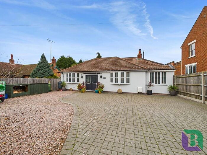 3 Bedroom Bungalow For Sale In Theydon Ave, Milton Keynes, MK17