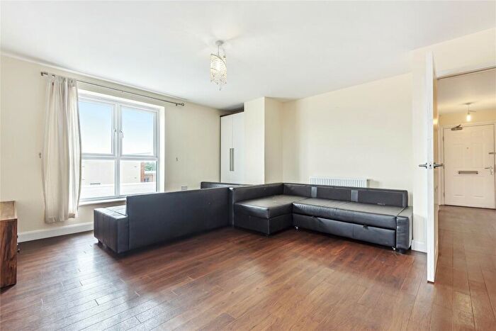 3 Bedroom Apartment To Rent In Lansdowne House, Moulsford Mews, Reading, Berkshire, RG30