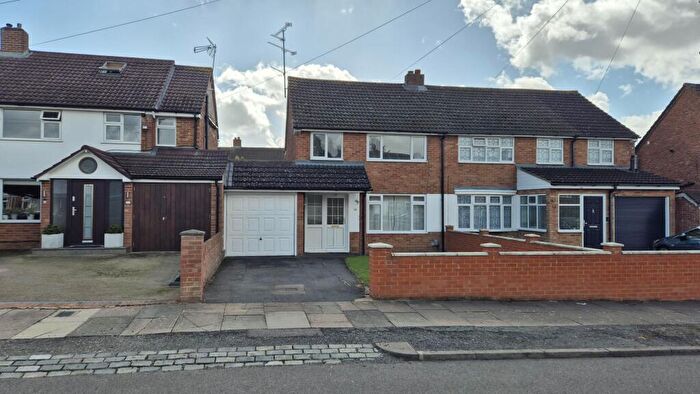 3 Bedroom Semi-Detached House To Rent In Wingate Road, Dunstable, LU5
