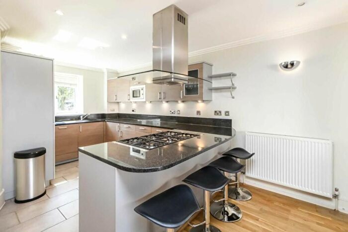 5 Bedroom Terraced House To Rent In Tallow Road, Brentford, TW8