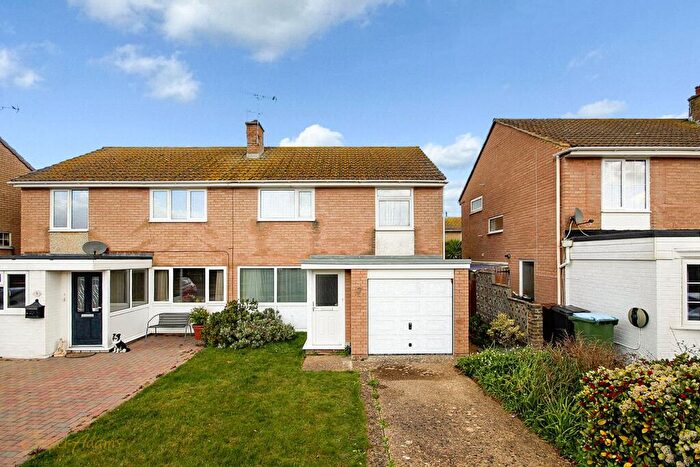 3 Bedroom Semi Detached House For Sale In Mallon Dene, Rustington, BN16