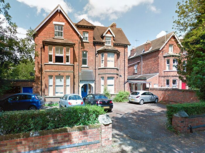 2 Bedroom Flat To Rent In Lansdowne Road, Bedford, MK40