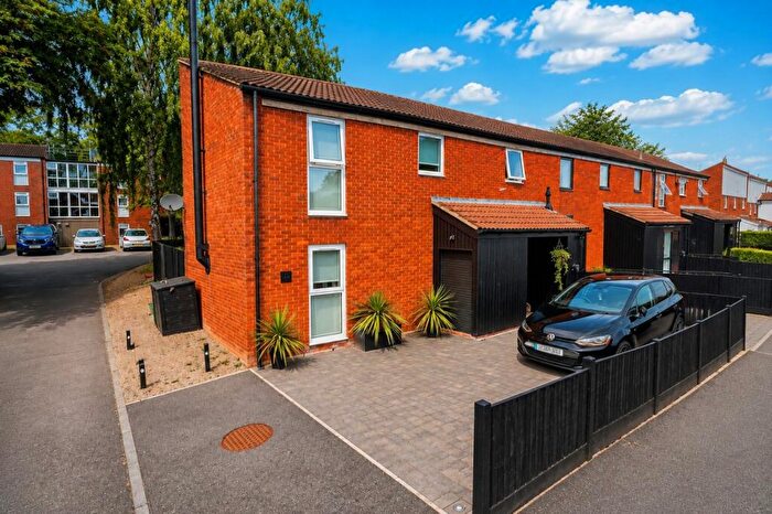 3 Bedroom End Of Terrace House For Sale In Kimbolton Crescent, Stevenage, SG2
