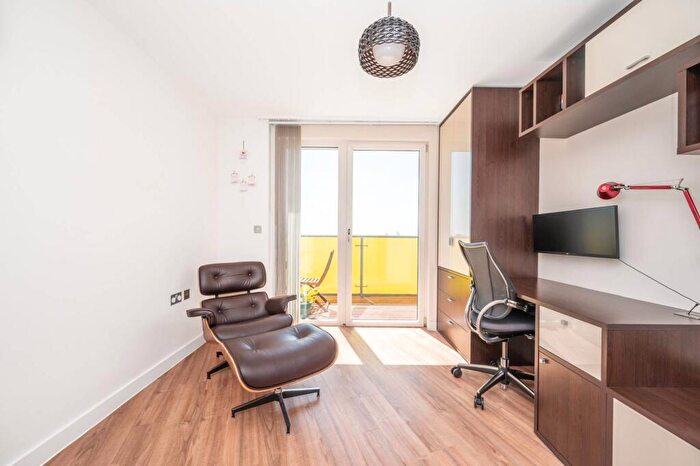 2 Bedroom Flat For Sale In Goldfinch Court, Child's Hill, London, NW11