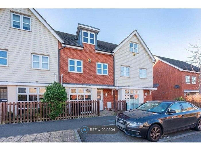 4 Bedroom Terraced House To Rent In Amesbury Road, Slough, SL1