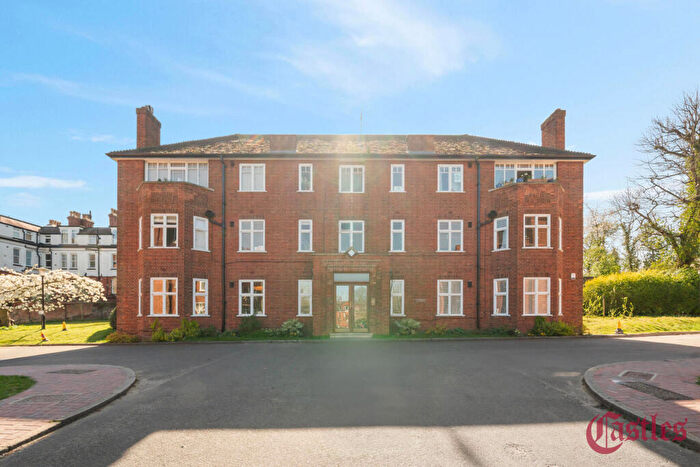 2 Bedroom Flat For Sale In Oakfield Court, Haslemere Road, N8