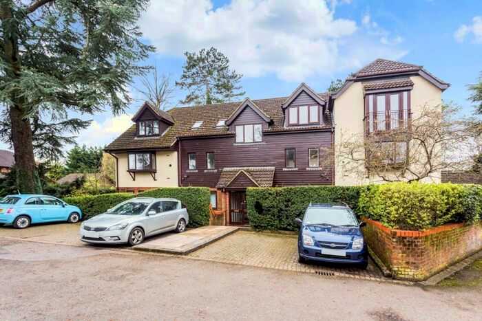 2 Bedroom Apartment To Rent In Fairholme Gardens, Farnham, GU9