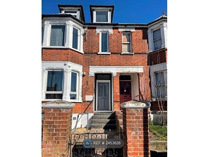 1 Bedroom Flat To Rent In Roberts Road, High Wycombe, HP13