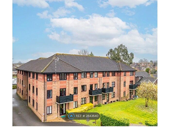 1 Bedroom Flat To Rent In Brighton Road, Crawley, RH10