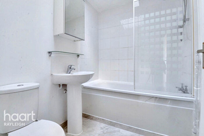 3 Bedroom End Of Terrace House To Rent In Merricks Lane, Basildon, SS16