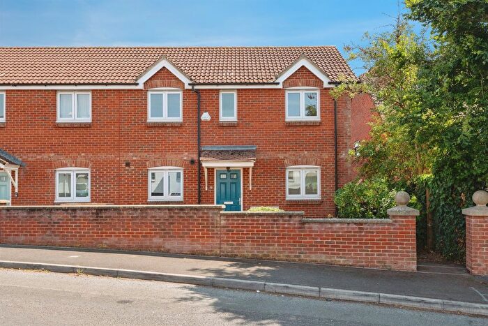 3 Bedroom Semi-detached House For Sale In Beechfields, Taunton, TA1