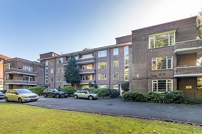 3 Bedroom Flat For Sale In Wimbledon Park Side, London, SW19