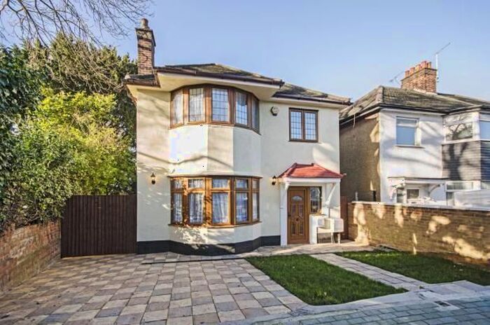 5 Bedroom Detached House To Rent In Hillcourt Avenue, London, N12