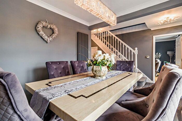5 Bedroom Detached House For Sale In St Peters Heights, Old Edlington, Doncaster, DN12