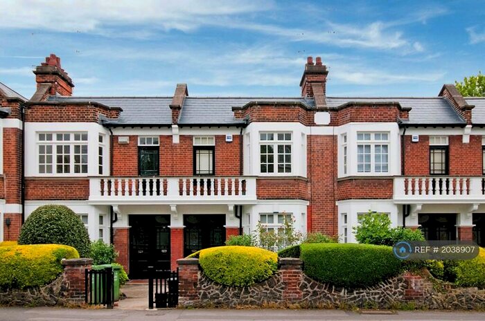 2 Bedroom Maisonette To Rent In Wallace Road, London, N1