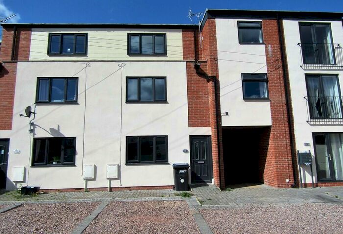 4 Bedroom Semi-Detached House To Rent In Haywards Close, Erdington, Birmingham, West Midlands, B23