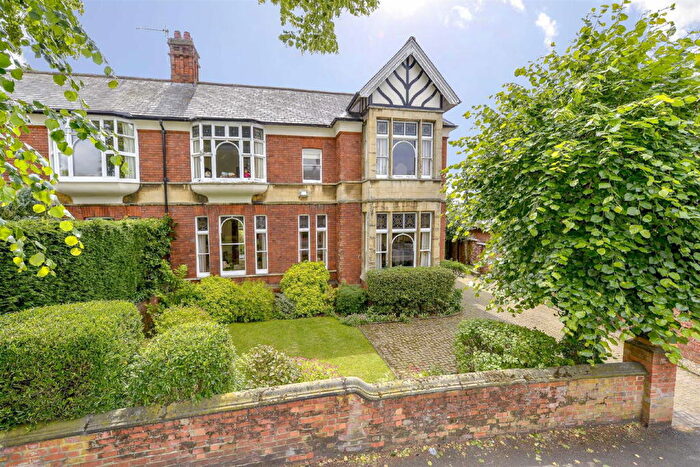 5 Bedroom Semi-Detached House For Sale In Queensberry Road, Kettering, NN15