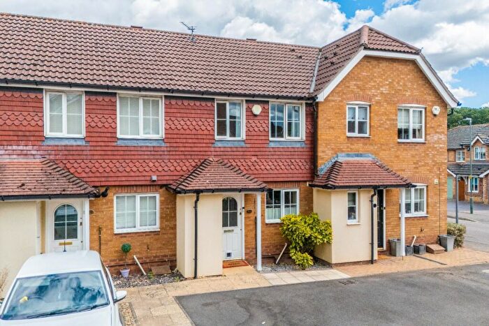 2 Bedroom Terraced House For Sale In Bascombe Grove, Crayford, Dartford, Kent, DA1