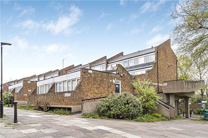 1 Bedroom Apartment For Sale In Woodvale Walk, London, SE27