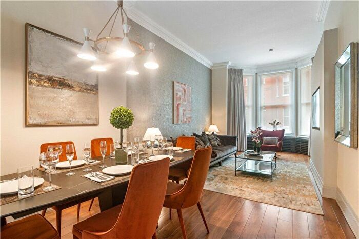 3 Bedroom Flat To Rent In Egerton Gardens, London, SW3