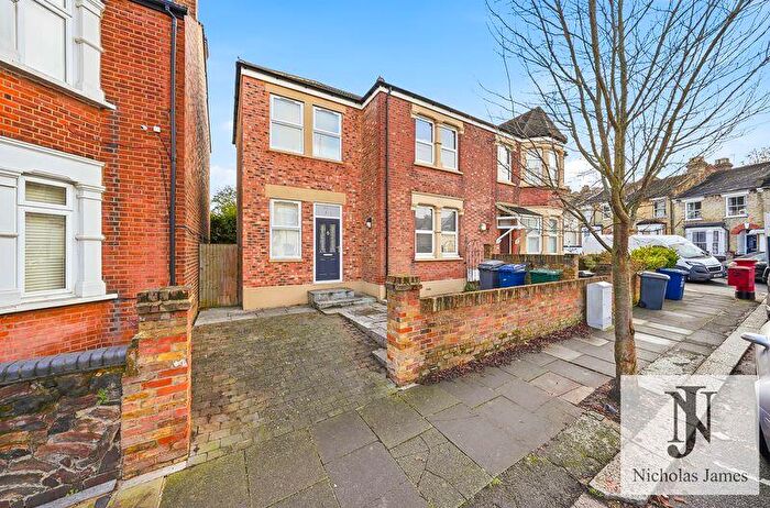 2 Bedroom End Of Terrace House To Rent In Holly Park Road, Friern Barnet, N11