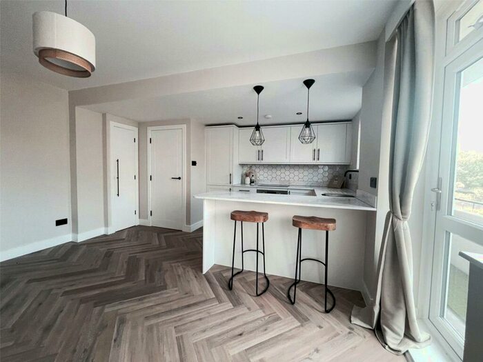 1 Bedroom Flat To Rent In Furze Hill, Hove, BN3