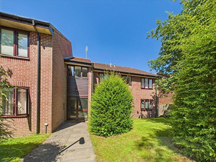 1 Bedroom Flat For Sale In Windmill Platt, Handcross, RH17