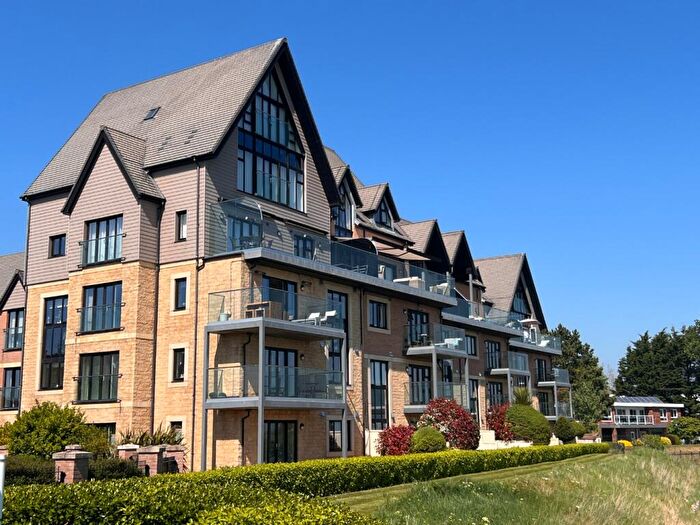 2 Bedroom Apartment To Rent In Estuary View, FY8