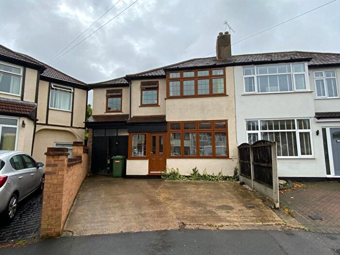 5 Bedroom Semi-Detached House For Sale In Milton Avenue, Hornchurch, Essex, RM12