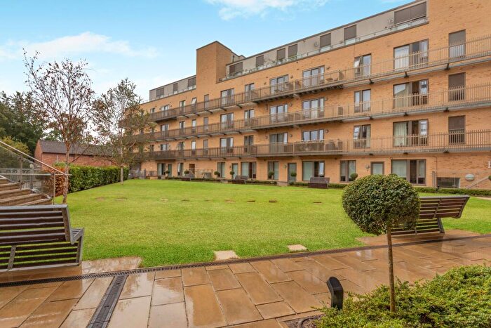 2 Bedroom Flat To Rent In Hills Road, Cambridge, Cambridgeshire, CB2