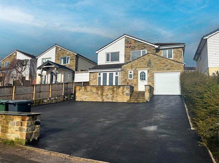 3 Bedroom Detached House For Sale In Lower Park Green, Silsden, BD20