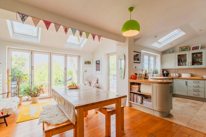 3 Bedroom Semi-Detached House For Sale In Kyetts Corner, Cropredy, OX17