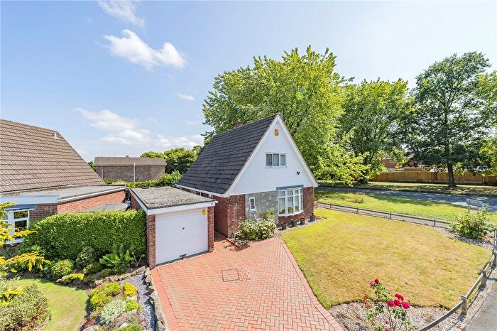 3 Bedroom Bungalow For Sale In Ryton Way, Stirchley, Telford, Shropshire, TF3