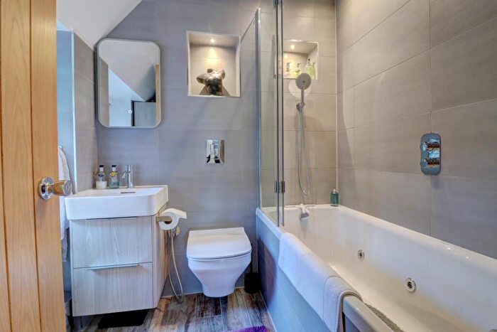 2 Bedroom Apartment For Sale In Wycombe Road, Prestwood, Great Missenden, HP16