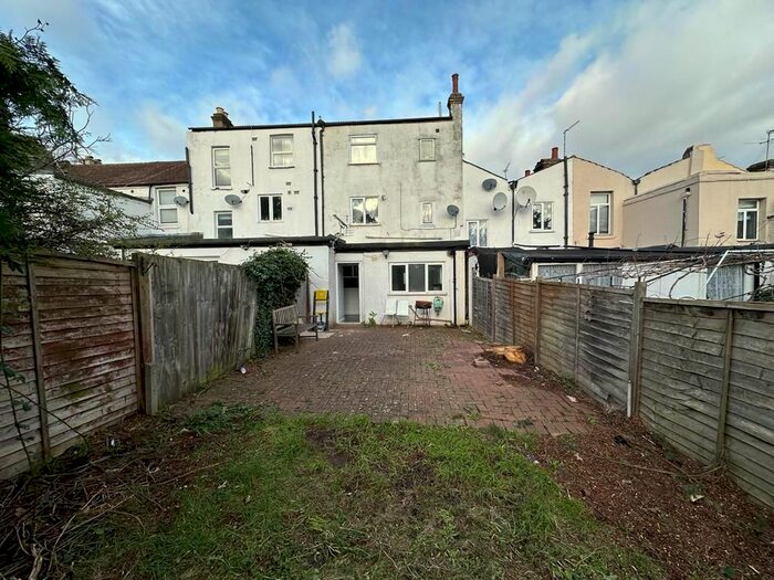 1 Bedroom Flat To Rent In Stanhope Road, London, N12