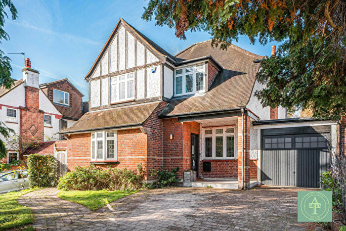 4 Bedroom Detached House For Sale In Bourne Avenue, Southgate, London, N14