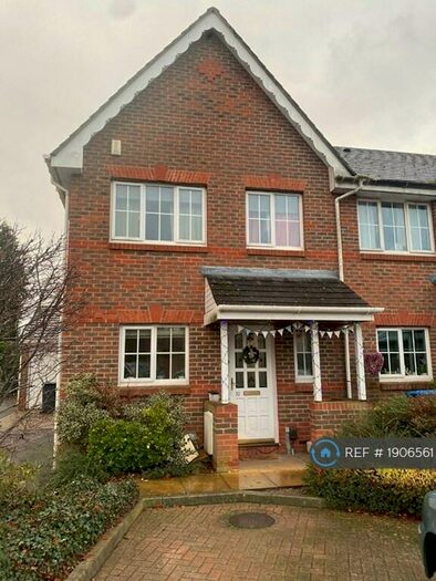 3 Bedroom Semi-Detached House To Rent In Gleeson Mews, Addlestone, KT15