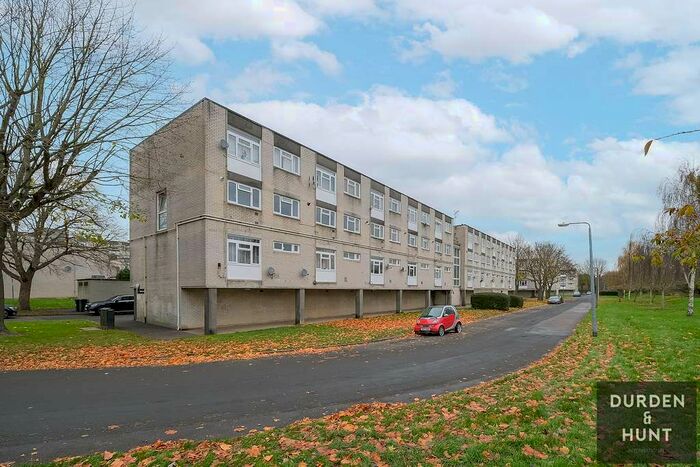 2 Bedroom Flat To Rent In Highwood Lane, Loughton, IG10